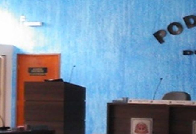  REUNIÃO DA COMISSÃO DE FINANÇAS E ORÇAMENTOS NA CÂMARA MUNICIPAL (15/01/2013)