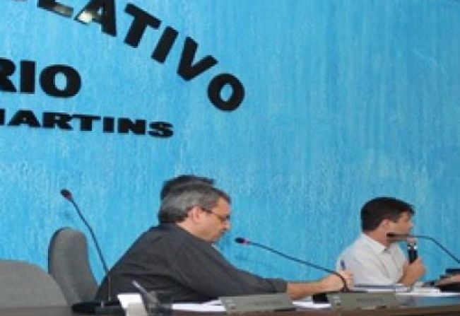 REUNIÃO DE COMBATE A DENGUE NA CÂMARA MUNICIPAL (10/01/2012)